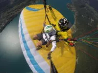 Long vol parapente et figures acrobatiques en Haute -Savoie