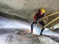 Descente en rappel de 20m au canyon des Moules marinières