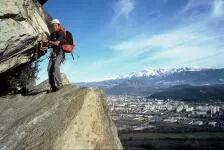 Vue sur la chaine de Belledonne dans la via corda de Comboire.