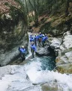 Descente de canyon en plein hiver