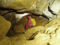 Passage entre les blocs, Jujurieux cave