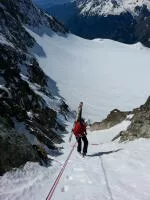 Descente en rappel au milieu d'un paysage magnifique