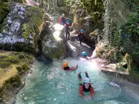 Eau cristalline du Chaley dans l'Ain