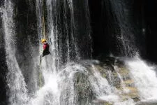 Descente en rappel de la cascade de 18m furon partie passe a Sassenage