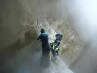 Au départ du rappel de 80m des Ecouges, Isère