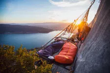 Nuit insolite en falaise à Annecy