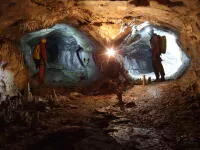 Entering a gallery, crossing dent de crolles